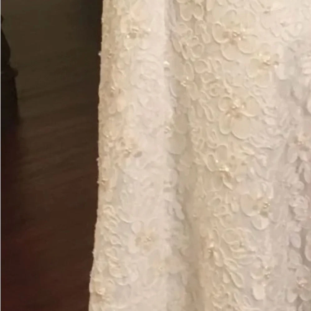 Elegant White Floral Gown - Picture 5 of 7